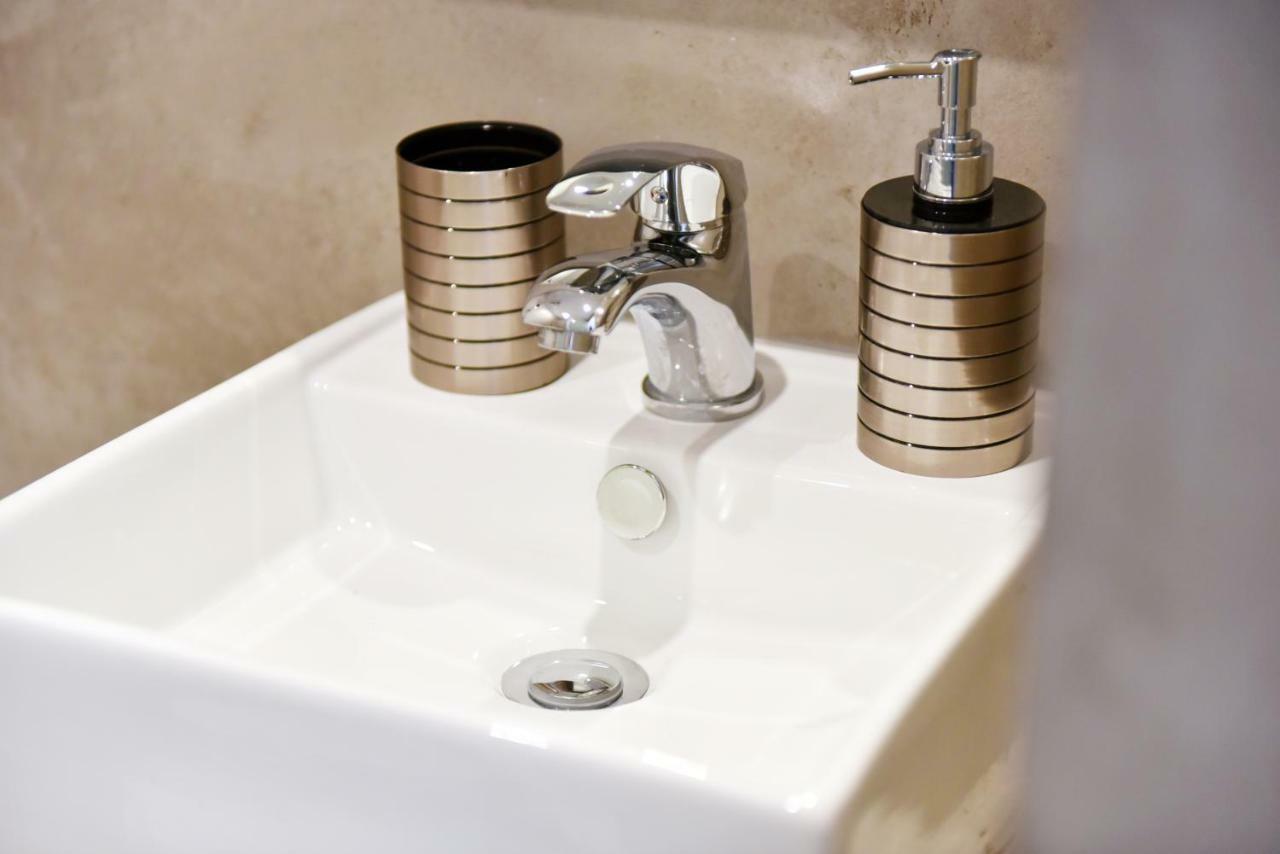 Ilion Luxury Apartments アスプロヴァルタ エクステリア 写真