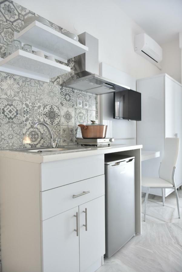 Ilion Luxury Apartments アスプロヴァルタ エクステリア 写真