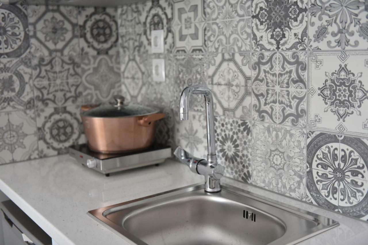 Ilion Luxury Apartments アスプロヴァルタ エクステリア 写真